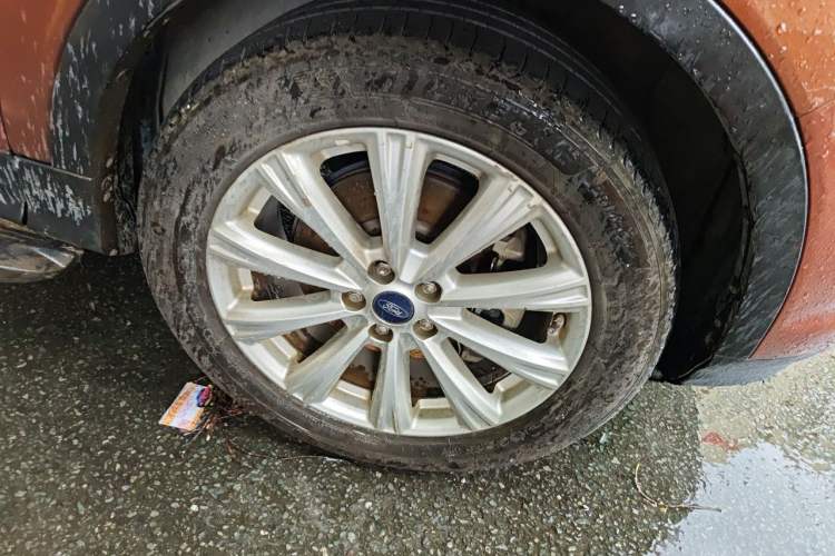 Used Ford Kuga 2017 EcoBoost 180 Four-Wheel Drive Luxury Wing Model Right Front Wheel Hub