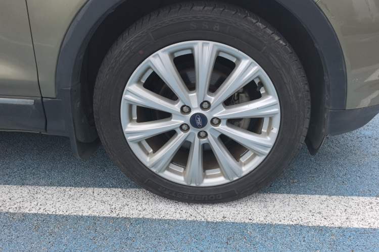 Used Ford Kuga 2017 EcoBoost 180 Two-Wheel-Drive Luxury Wing Edition Right Front Wheel Hub