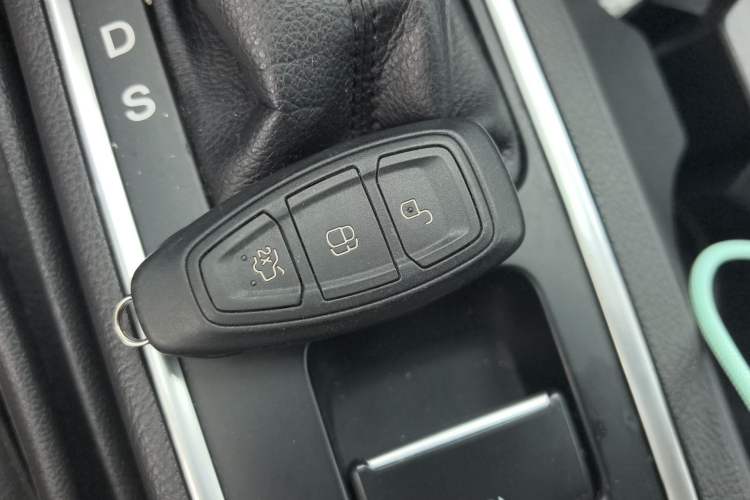 Used Ford Kuga 2017 EcoBoost 180 Two-Wheel-Drive Luxury Wing Edition Vehicle Key
