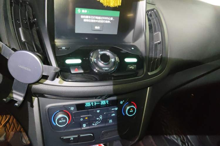 Used Ford Kuga 2017 EcoBoost 180 Two-Wheel-Drive Tiger Leap Model Audio And AC Panel
