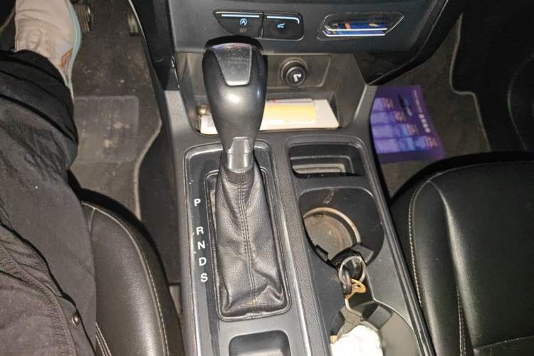 Used Ford Kuga 2017 EcoBoost 180 Two-Wheel-Drive Luxury Wing Edition Gear Lever