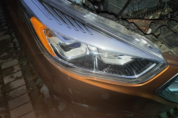 Used Ford Kuga 2017 EcoBoost 180 Two-Wheel-Drive Luxury Wing Edition Right Front Headlight