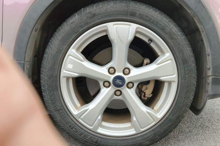 Used Ford Kuga 2017 EcoBoost 180 Two-Wheel-Drive Elite Trim Right Front Wheel Hub