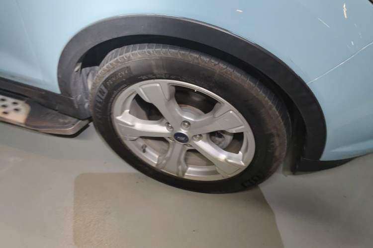 Used Ford Kuga 2017 EcoBoost 180 Two-Wheel-Drive Tiger Leap Model Right Front Wheel Hub