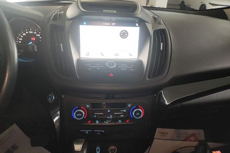 Used Ford Kuga 2017 EcoBoost 180 Two-Wheel-Drive Luxury Wing Edition Audio And AC Panel