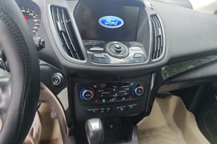 Used Ford Kuga 2017 EcoBoost 245 Four-Wheel Drive Titanium Edition Audio And AC Panel