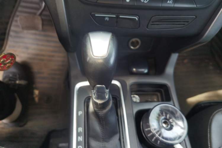 Used Ford Kuga 2017 EcoBoost 180 Two-Wheel-Drive Tiger Leap Model Gear Lever