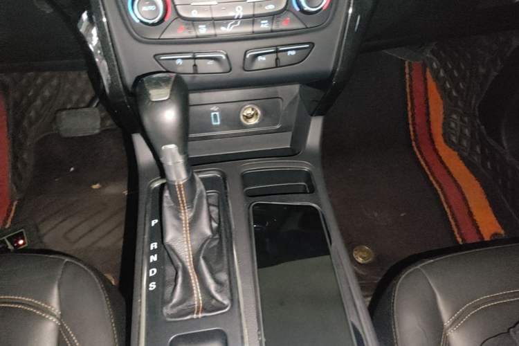 Used Ford Kuga 2017 EcoBoost 245 Four-Wheel-Drive Sport Model Gear Lever