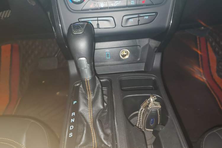 Used Ford Kuga 2017 EcoBoost 245 Four-Wheel-Drive Sport Model Gear Lever