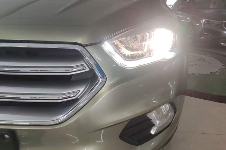Used Ford Kuga 2017 EcoBoost 180 Two-Wheel-Drive Luxury Wing Edition Left Front Headlight