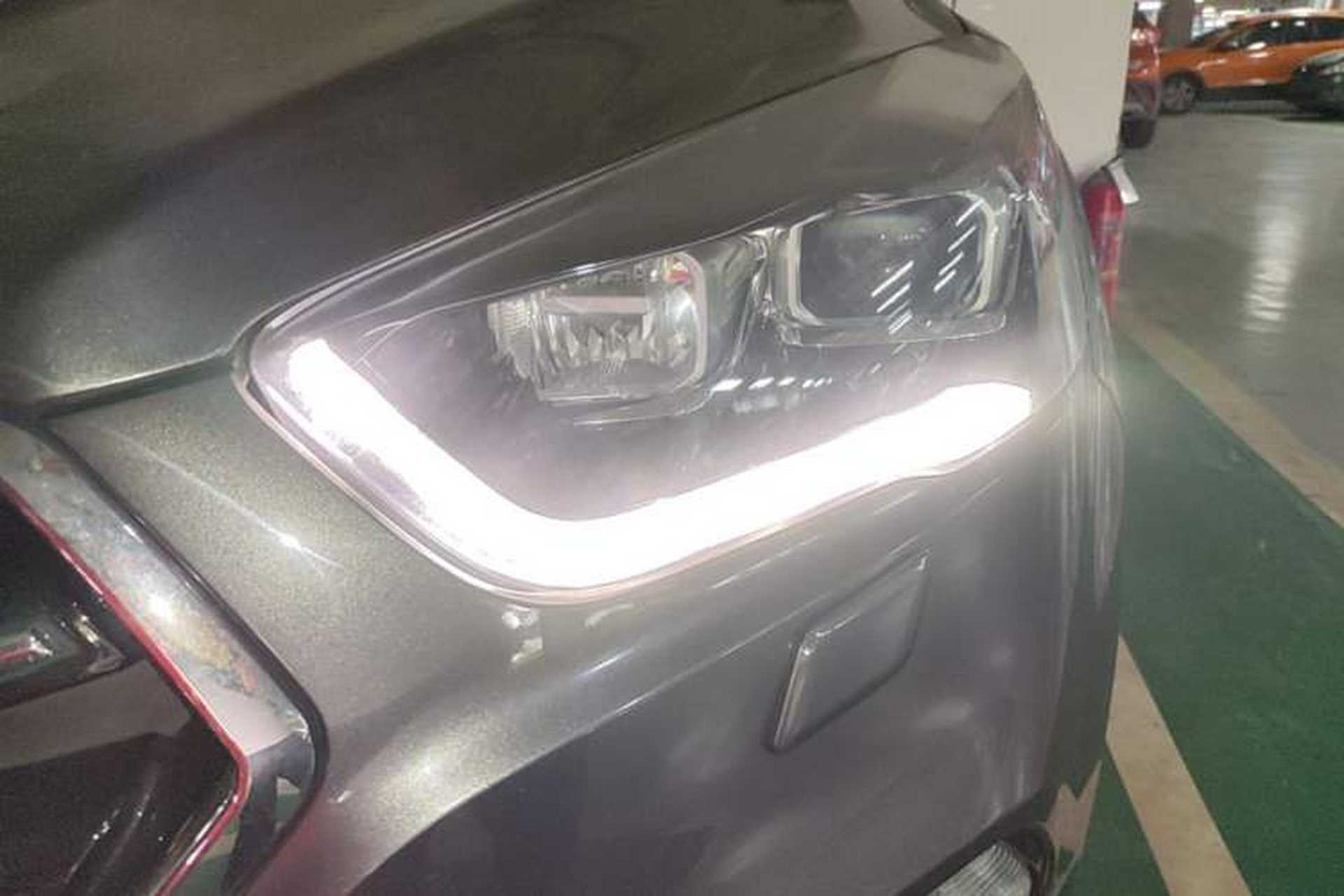 Used Ford Kuga 2017 EcoBoost 245 Four-Wheel-Drive Sport Model Left Front Headlight