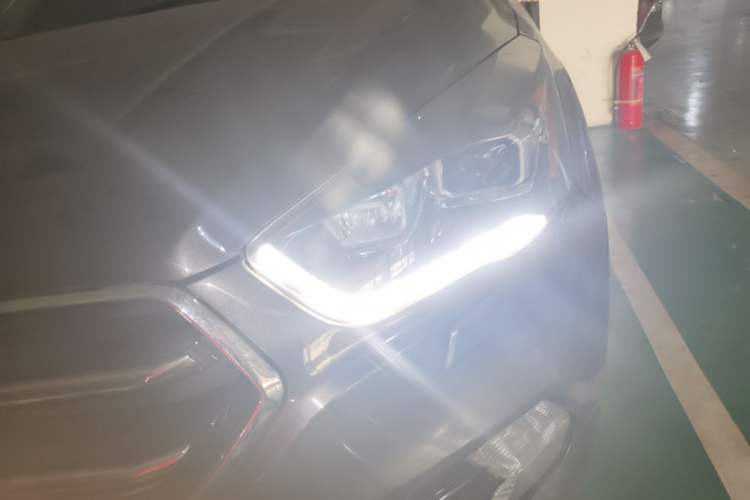 Used Ford Kuga 2017 EcoBoost 245 Four-Wheel-Drive Sport Model Left Front Headlight