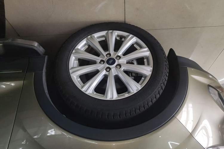 Used Ford Kuga 2017 EcoBoost 180 Two-Wheel-Drive Luxury Wing Edition Left Front Wheel Hub