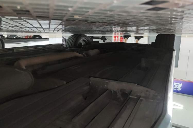 Used Ford Kuga 2017 EcoBoost 180 Two-Wheel-Drive Luxury Wing Edition Left Side Sill