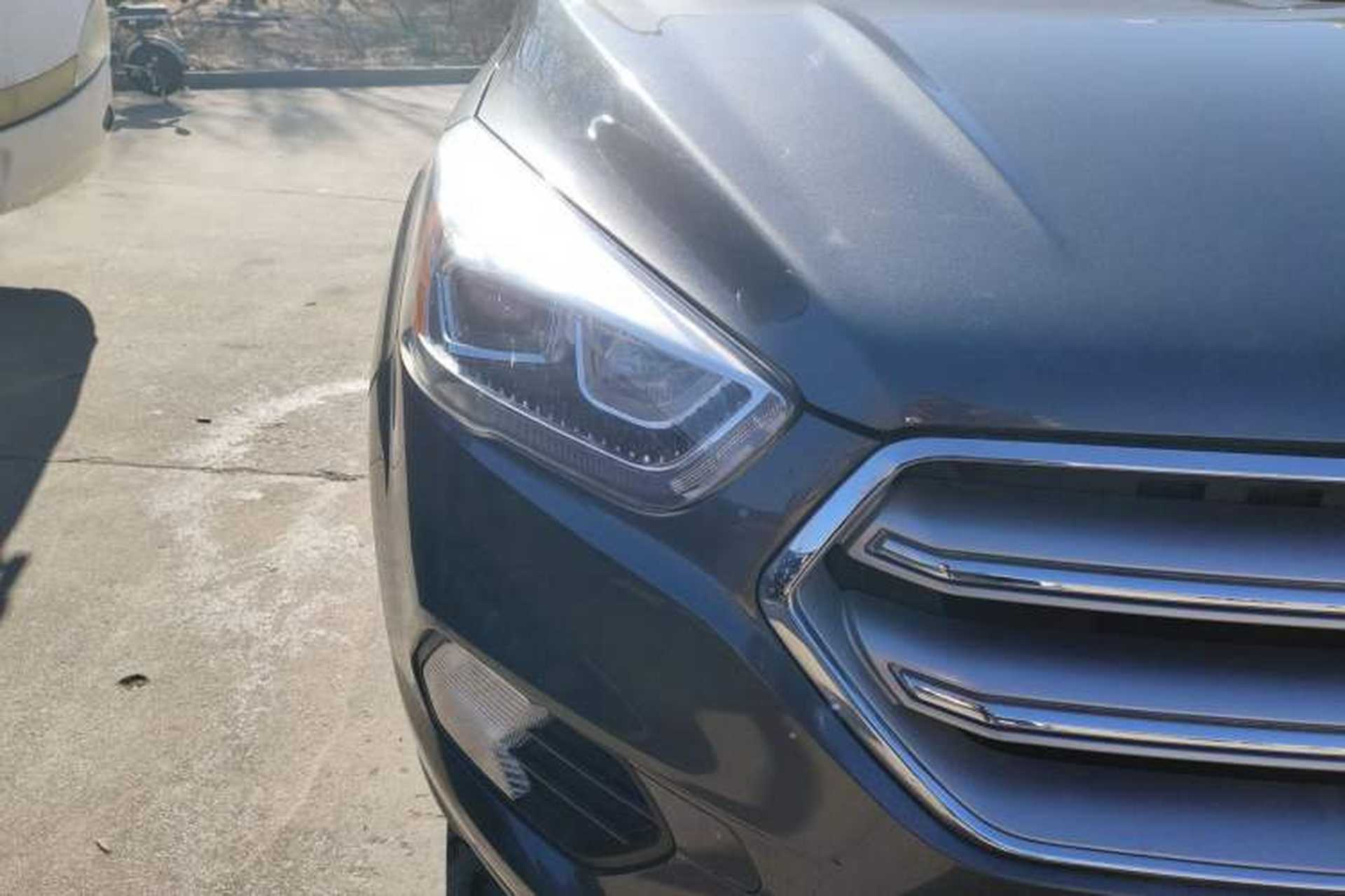 Used Ford Kuga 2017 EcoBoost 180 Two-Wheel-Drive Platinum Edition Right Front Headlight