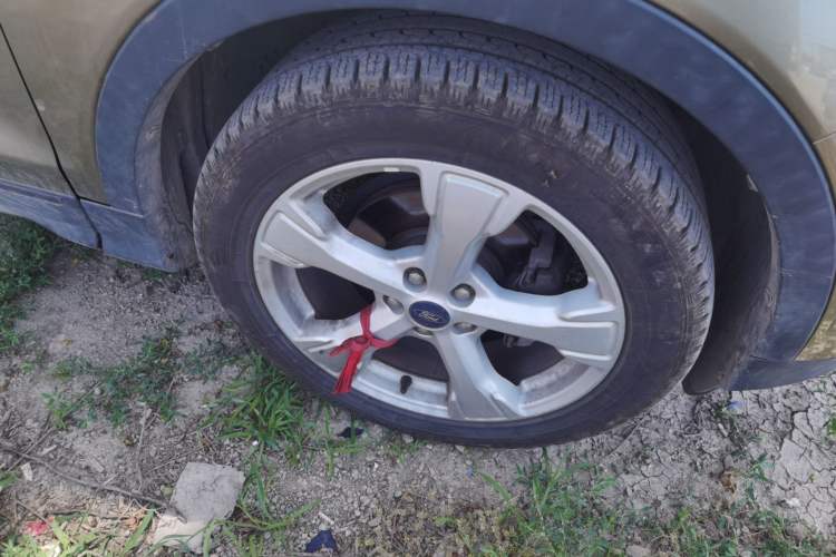 Used Ford Kuga 2017 EcoBoost 180 Two-Wheel-Drive Tiger Leap Model Right Front Wheel Hub