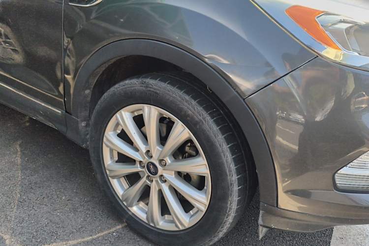 Used Ford Kuga 2017 EcoBoost 180 Four-Wheel Drive Luxury Wing Model Right Front Wheel Hub
