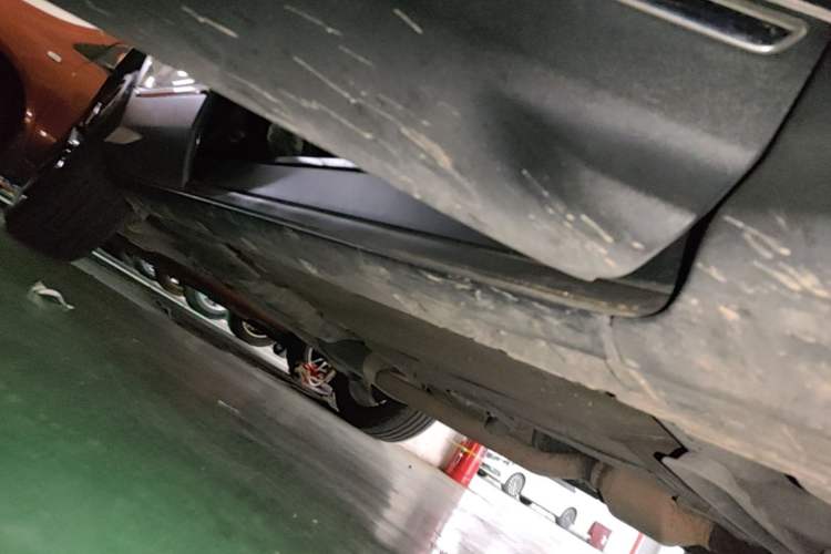 Used Ford Kuga 2017 EcoBoost 245 Four-Wheel-Drive Sport Model Right Side Sill