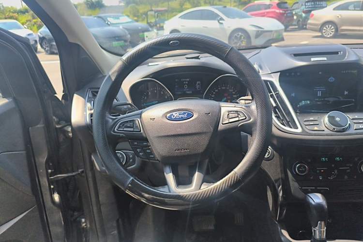 Used Ford Kuga 2017 EcoBoost 180 Four-Wheel Drive Luxury Wing Model Steering Wheel