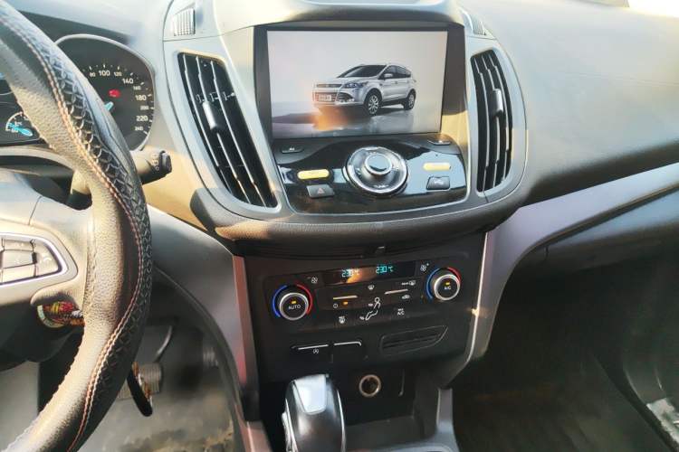 Used Ford Kuga 2017 EcoBoost 180 Two-Wheel-Drive Tiger Leap Model Audio And AC Panel