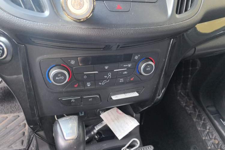 Used Ford Kuga 2017 EcoBoost 180 Two-Wheel-Drive Luxury Wing Edition Audio And AC Panel