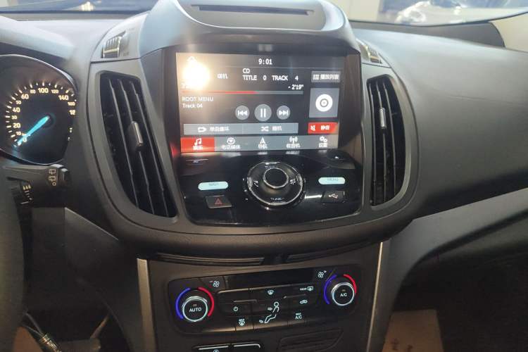 Used Ford Kuga 2017 EcoBoost 180 Two-Wheel-Drive Platinum Edition Audio And AC Panel