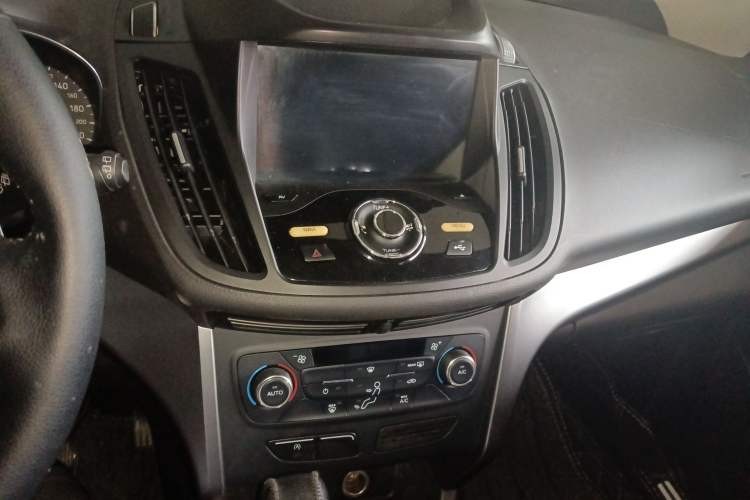 Used Ford Kuga 2017 EcoBoost 180 Two-Wheel-Drive Tiger Leap Model Audio And AC Panel