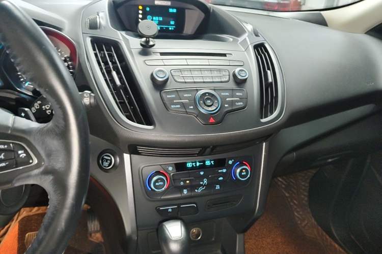 Used Ford Kuga 2017 EcoBoost 245 Four-Wheel Drive Platinum Edition Audio And AC Panel