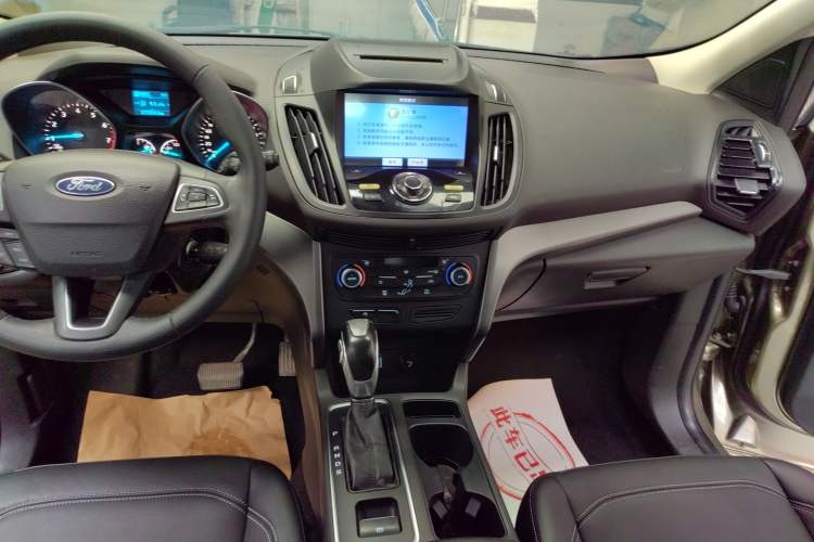 Used Ford Kuga 2017 EcoBoost 180 Two-Wheel-Drive Platinum Edition Audio And AC Panel