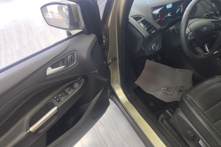 Used Ford Kuga 2017 EcoBoost 180 Two-Wheel-Drive Platinum Edition Driver Seat