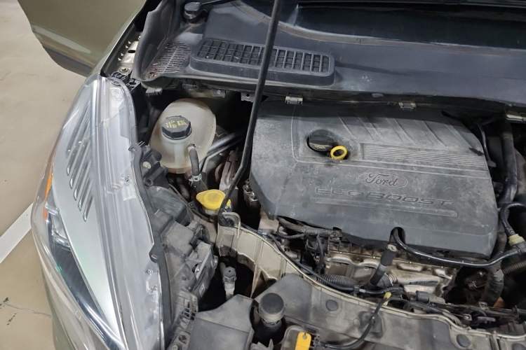 Used Ford Kuga 2017 EcoBoost 180 Two-Wheel-Drive Elite Trim Engine Bay Right
