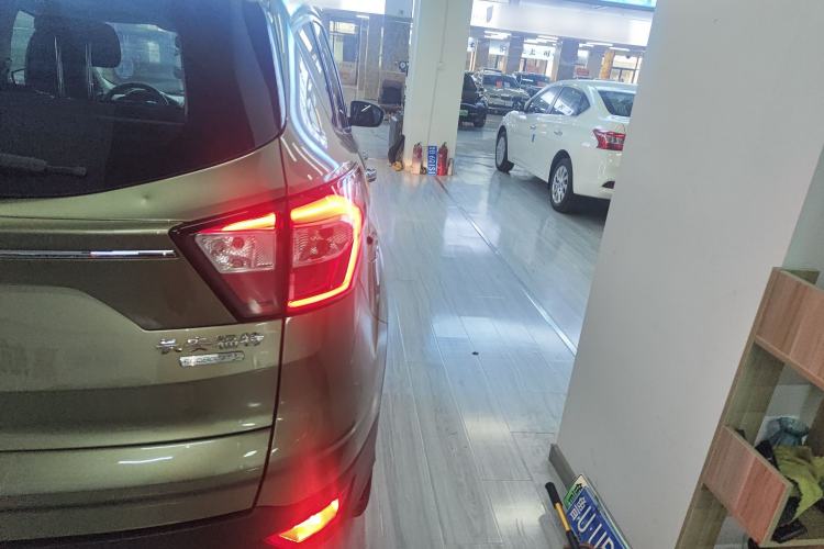 Used Ford Kuga 2017 EcoBoost 180 Two-Wheel-Drive Platinum Edition Exterior 3