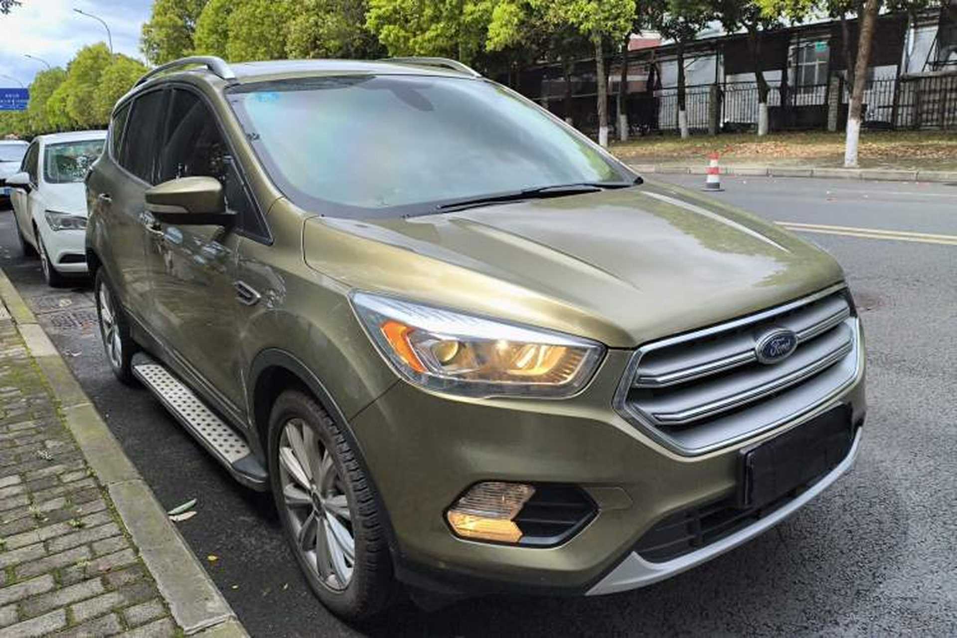 Used Ford Kuga 2017 EcoBoost 180 Two-Wheel-Drive Luxury Wing Edition Front Right 45 Deg