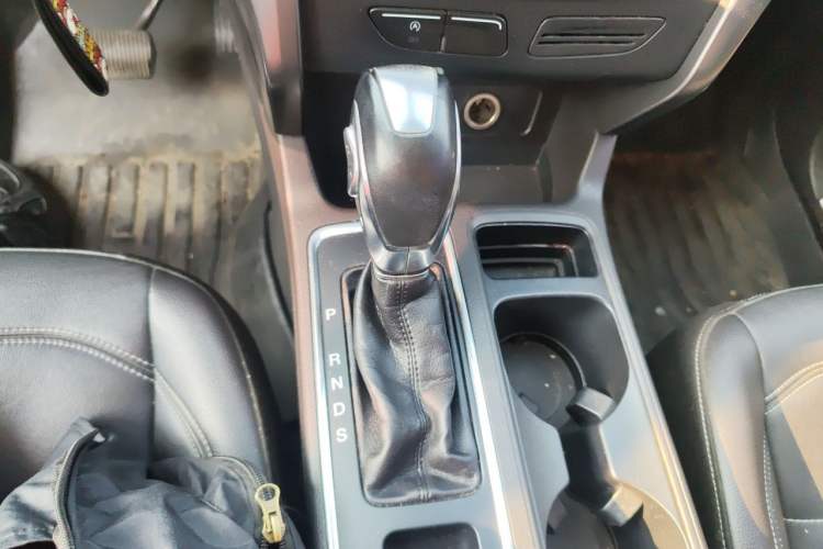 Used Ford Kuga 2017 EcoBoost 180 Two-Wheel-Drive Tiger Leap Model Gear Lever