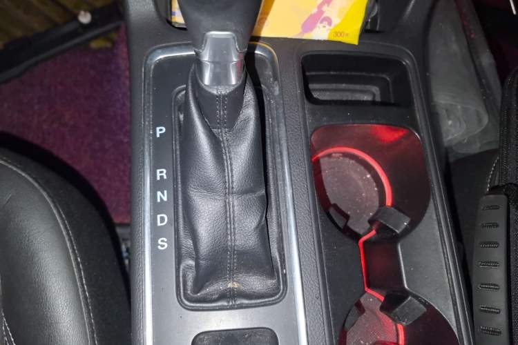 Used Ford Kuga 2017 EcoBoost 180 Two-Wheel-Drive Luxury Wing Edition Gear Lever