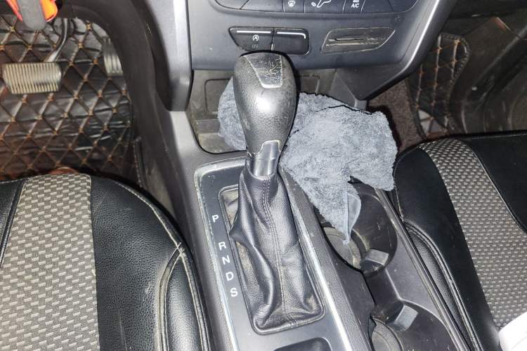 Used Ford Kuga 2017 EcoBoost 180 Two-Wheel-Drive Elite Trim Gear Lever