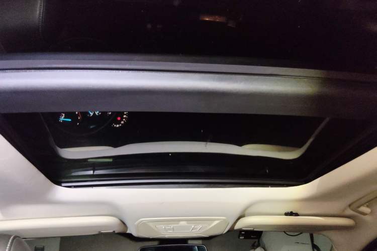 Used Ford Kuga 2017 EcoBoost 180 Two-Wheel-Drive Platinum Edition Headliner