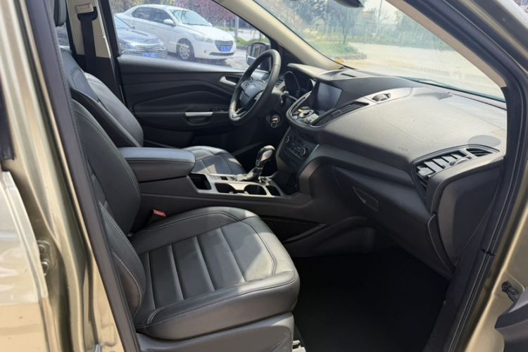 Used Ford Kuga 2017 EcoBoost 180 Two-Wheel-Drive Platinum Edition Interior 2