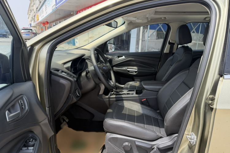 Used Ford Kuga 2017 EcoBoost 180 Two-Wheel-Drive Platinum Edition Interior 4