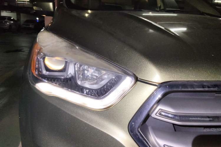 Used Ford Kuga 2017 EcoBoost 180 Two-Wheel-Drive Platinum Edition Right Front Headlight