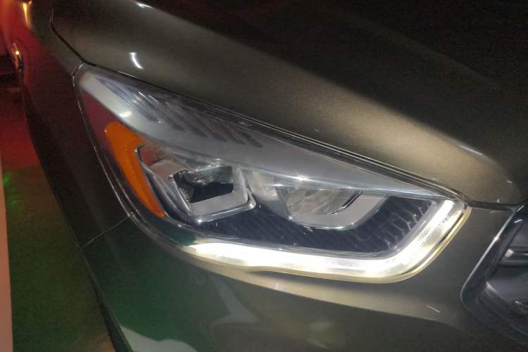 Used Ford Kuga 2017 EcoBoost 180 Two-Wheel-Drive Luxury Wing Edition Right Front Headlight