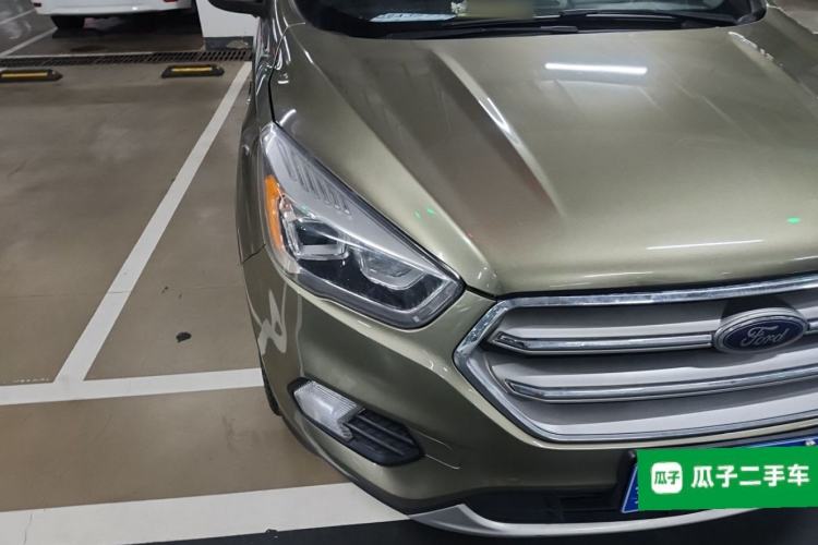 Used Ford Kuga 2017 EcoBoost 180 Two-Wheel-Drive Elite Trim Right Front Headlight