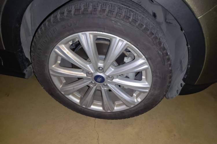 Used Ford Kuga 2017 EcoBoost 180 Four-Wheel Drive Luxury Wing Model Right Front Wheel Hub