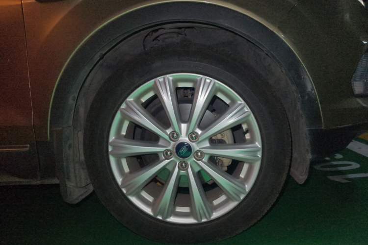 Used Ford Kuga 2017 EcoBoost 180 Two-Wheel-Drive Luxury Wing Edition Right Front Wheel Hub