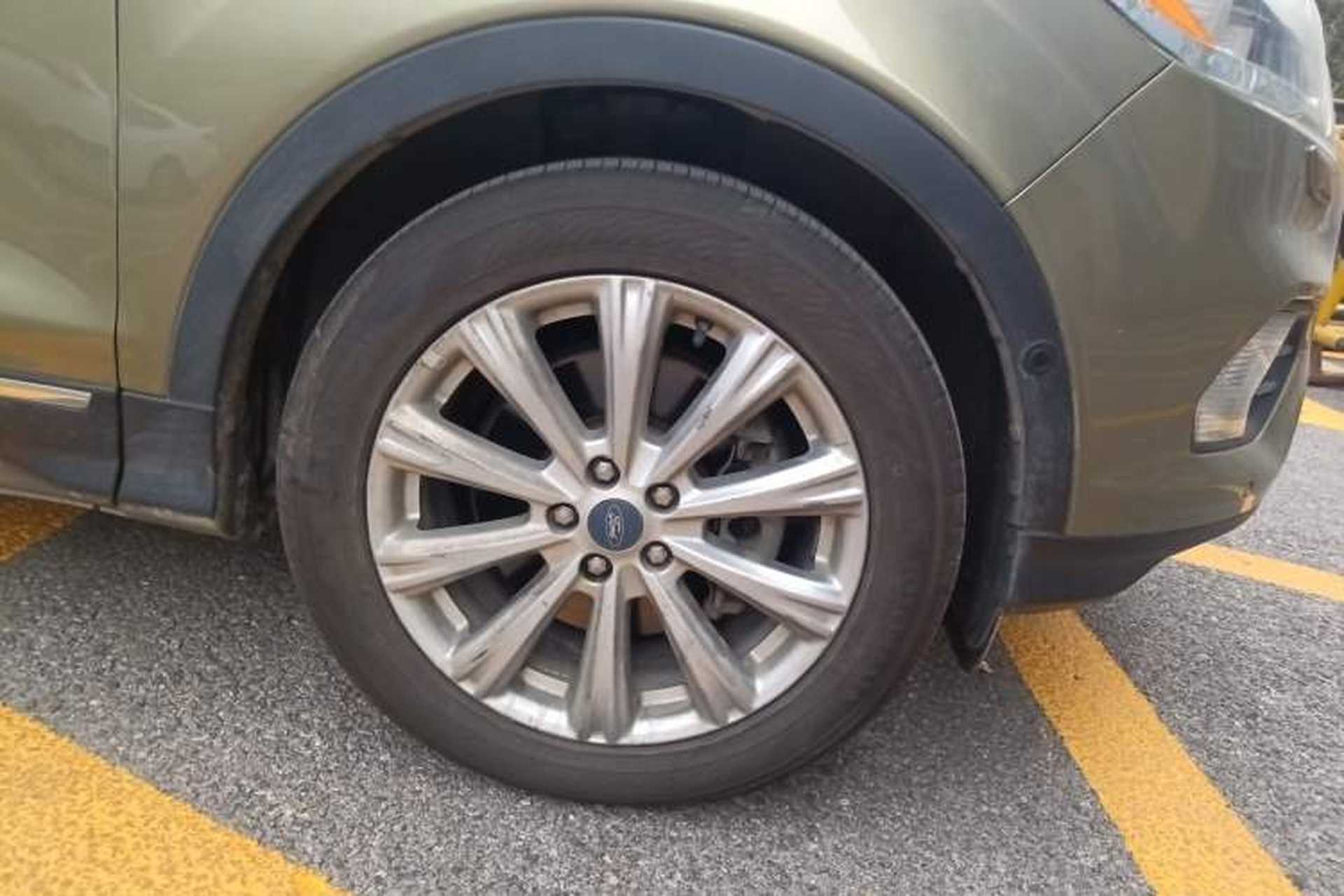 Used Ford Kuga 2017 EcoBoost 245 Four-Wheel Drive Titanium Edition Right Front Wheel Hub
