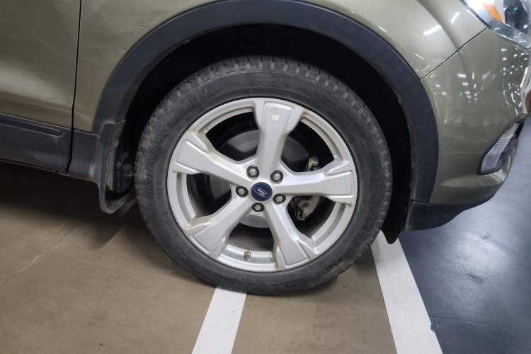 Used Ford Kuga 2017 EcoBoost 180 Two-Wheel-Drive Elite Trim Right Front Wheel Hub