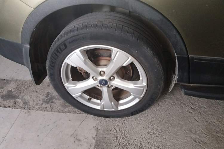 Used Ford Kuga 2017 EcoBoost 180 Two-Wheel-Drive Tiger Leap Model Right Rear Wheel Hub