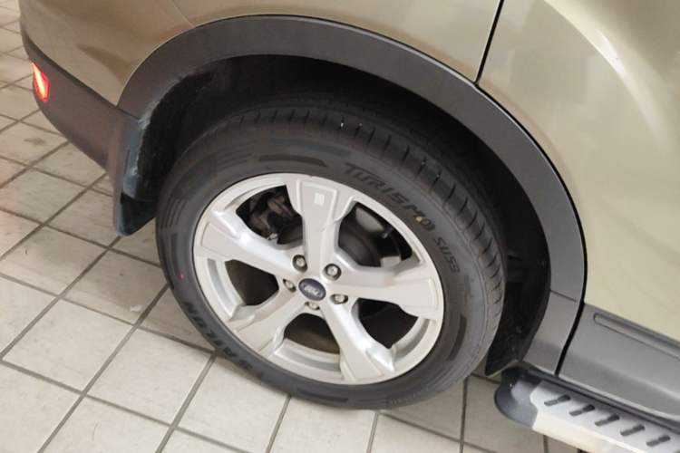 Used Ford Kuga 2017 EcoBoost 245 Four-Wheel Drive Platinum Edition Right Rear Wheel Hub