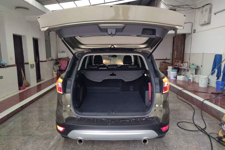 Used Ford Kuga 2017 EcoBoost 180 Two-Wheel-Drive Platinum Edition Trunk