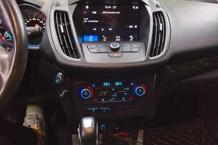 Used Ford Kuga 2017 EcoBoost 180 Two-Wheel-Drive Luxury Wing Edition Audio And AC Panel